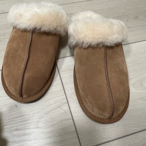 NWOT UGG Scuffette II Women Slippers Chestnut - Picture 6 of 6